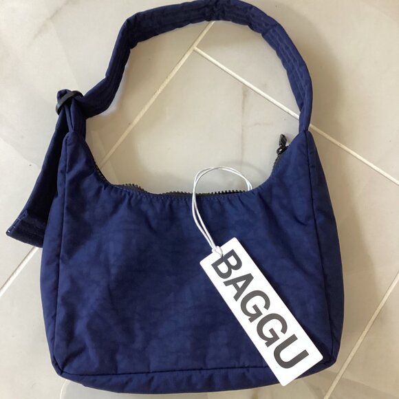 NWT Baggu Mini Nylon Shoulder Bag in Navy Blue Slouchy with Adjustable Strap - Picture 4 of 4